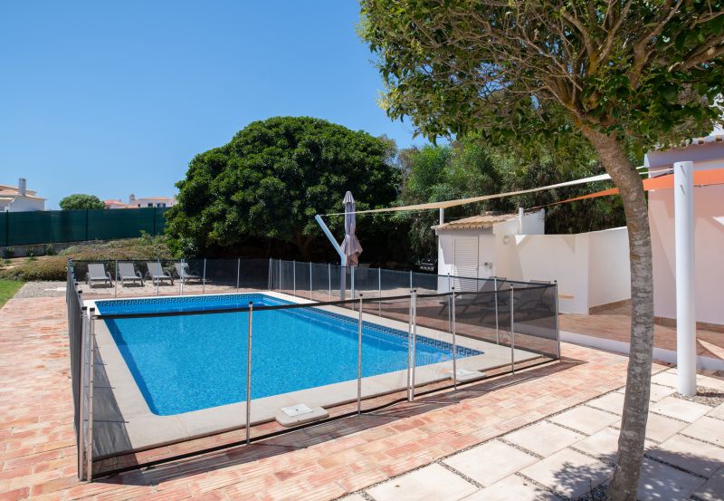 Childproof Mesh Fence